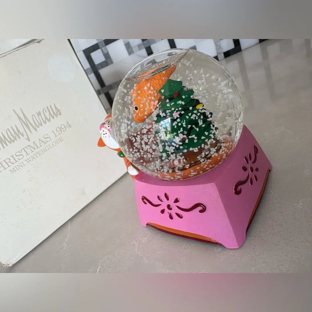 Rare VTG 1994 Neiman Marcus LTD Ed. Cat after Goldfish Snow Globe w/Original Box